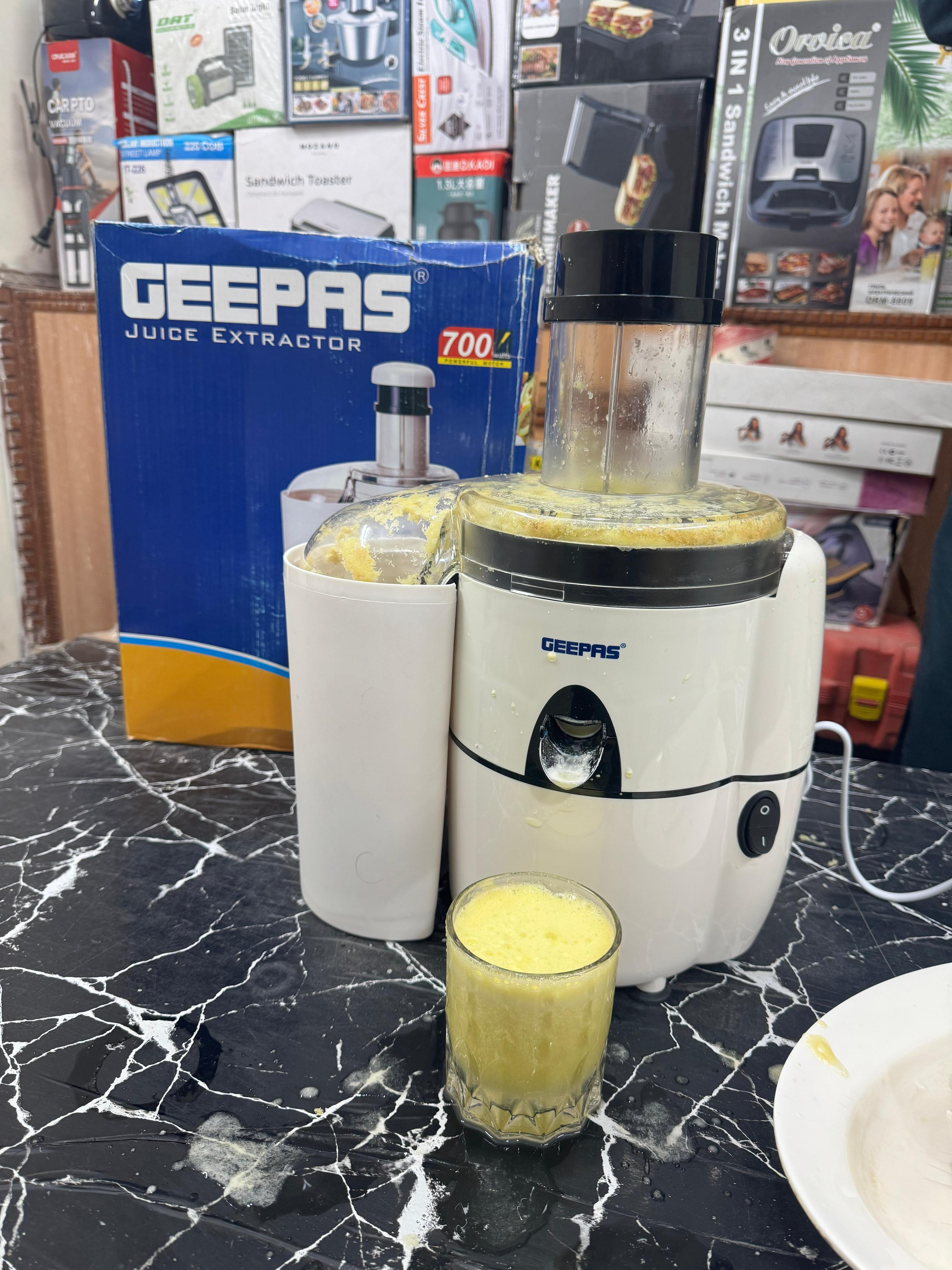 Geepas commercial Juicer Extractor GSB1635