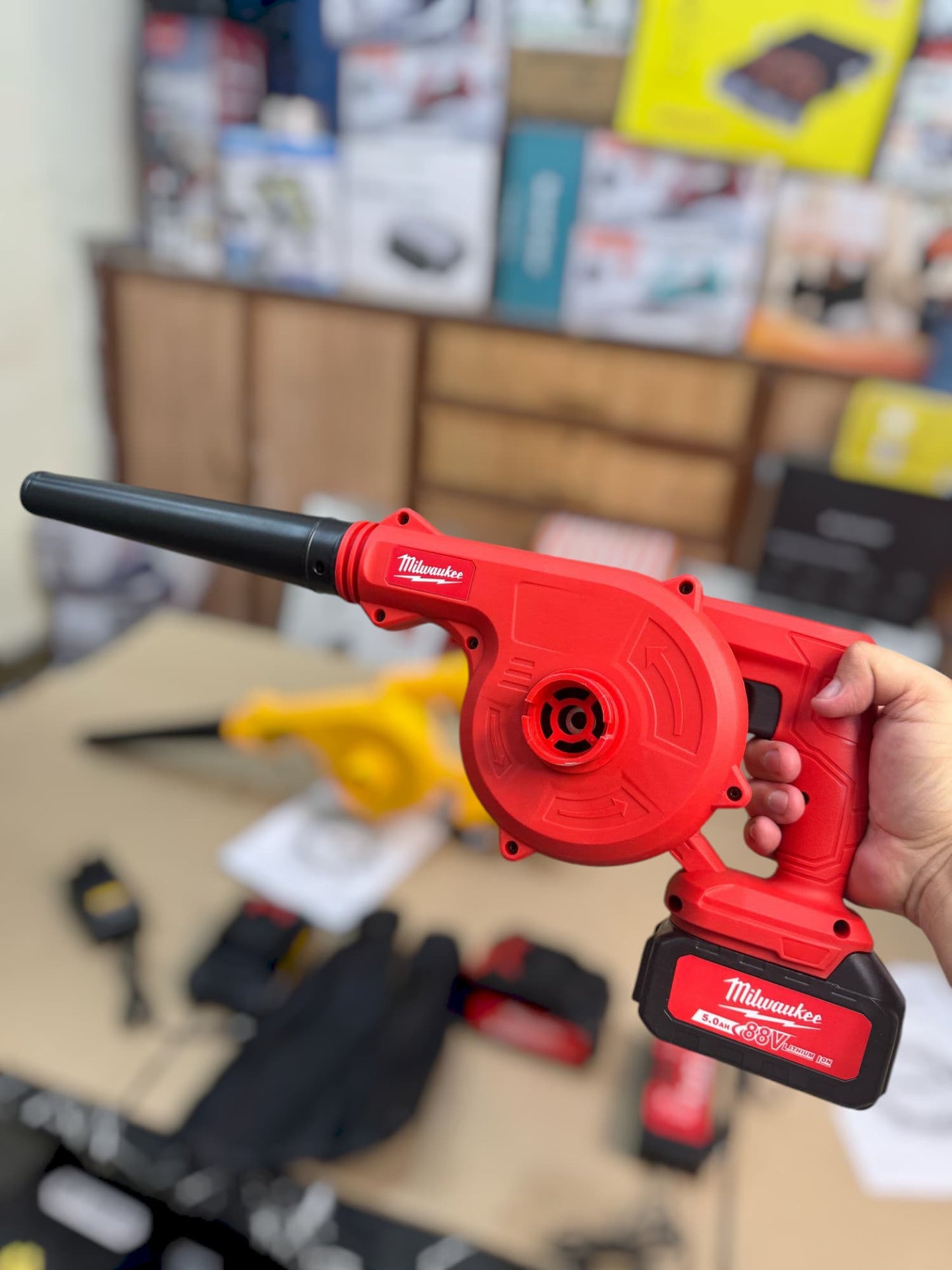 lot imported Milwaukee 88v & Dewalt 36v air blower