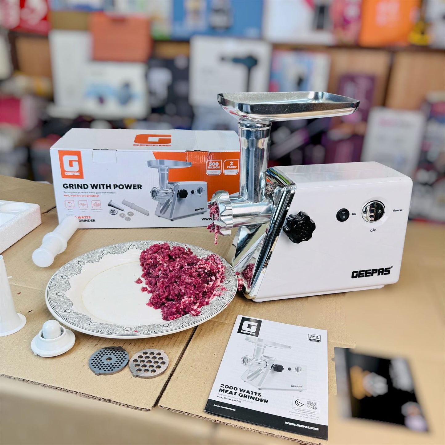 Geepas meat grinder GMG746P (2 YEAR WARRANTY