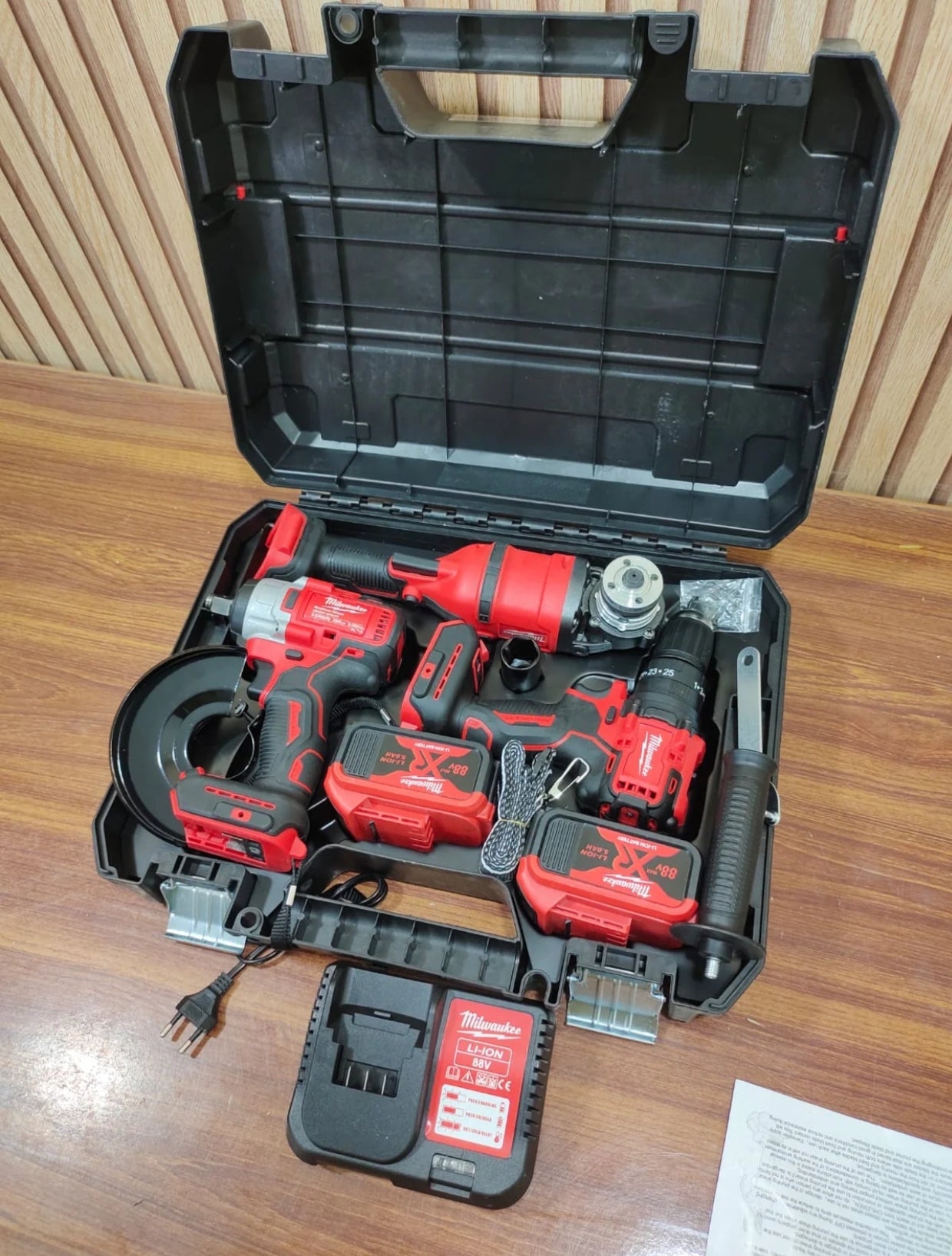 Original Milwaukee 3 in 1 drill machine set (Not original)