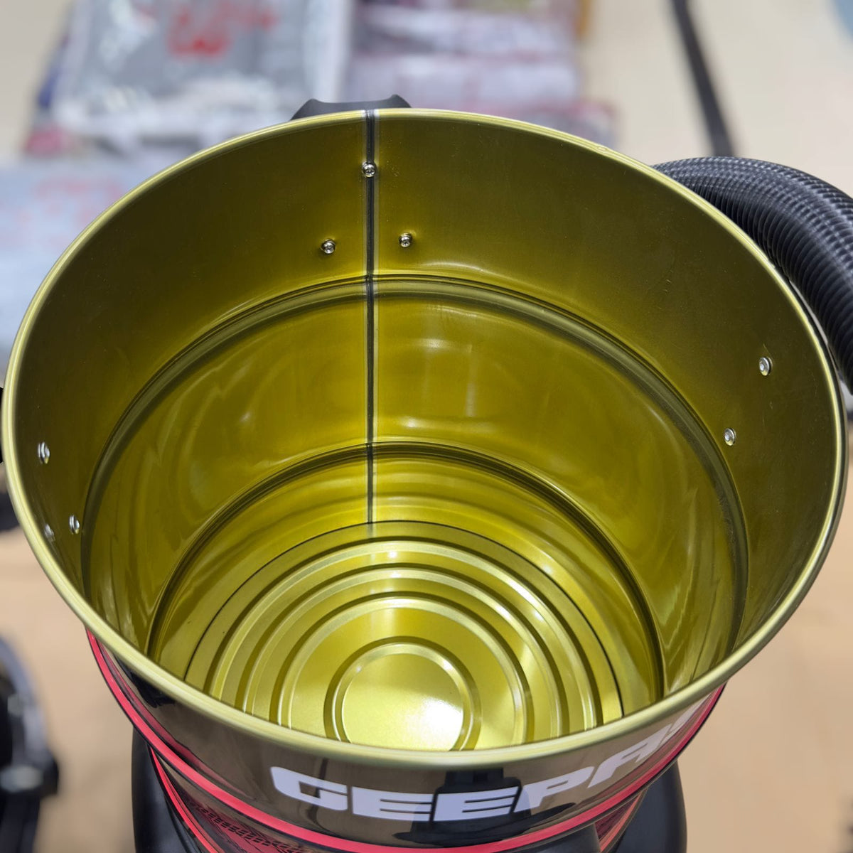 Geepas 2 in 1 Vacuum Cleaner 25L 19064