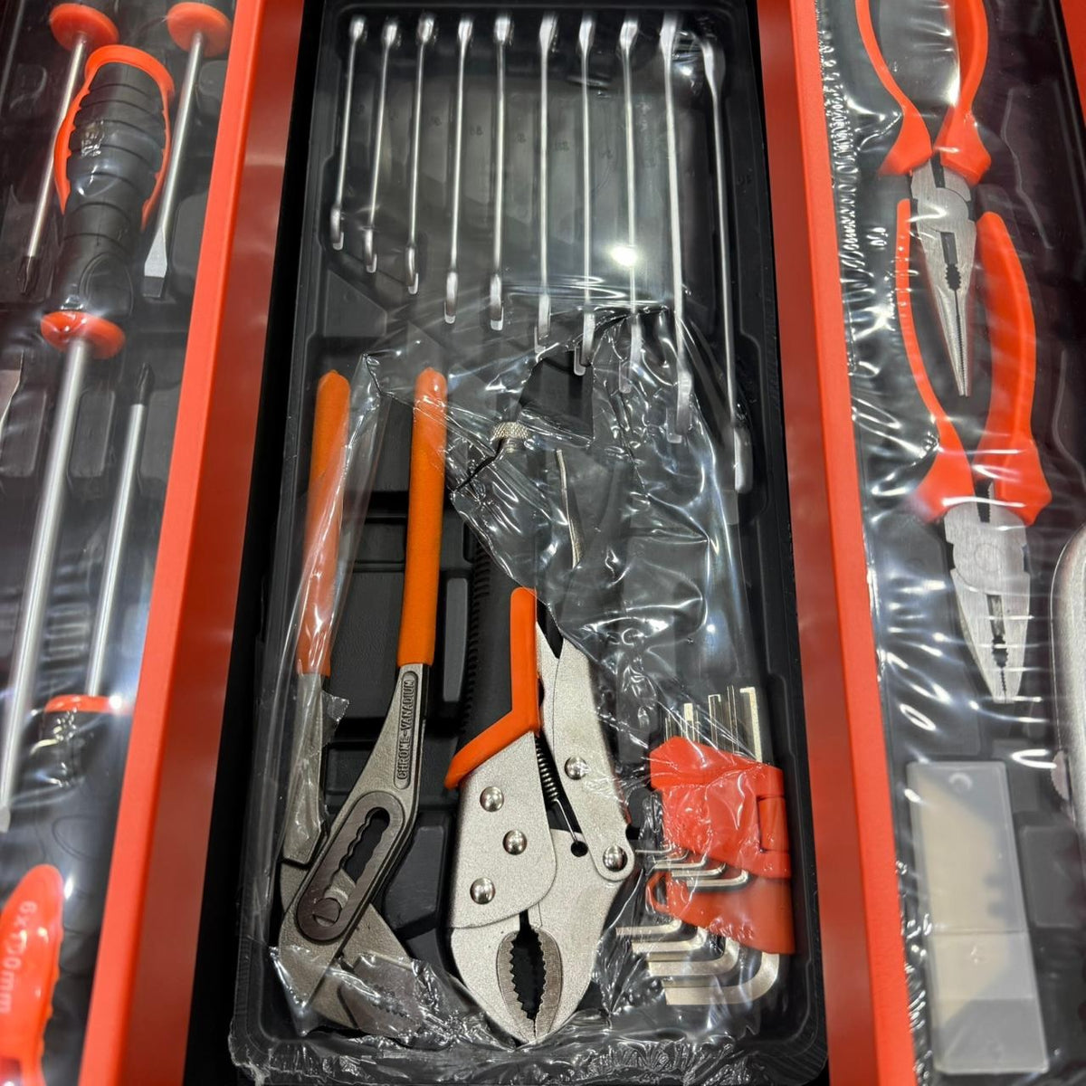 85pcs Tool Set With Metal Box