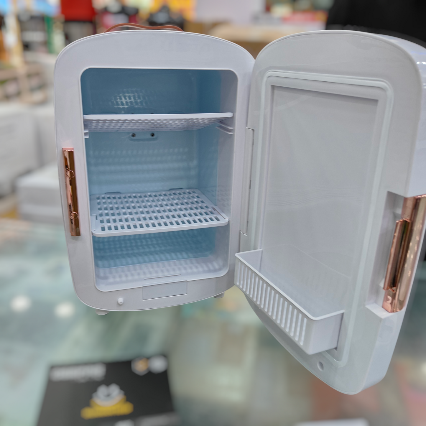 Geepas mini fridge 12v & 220w