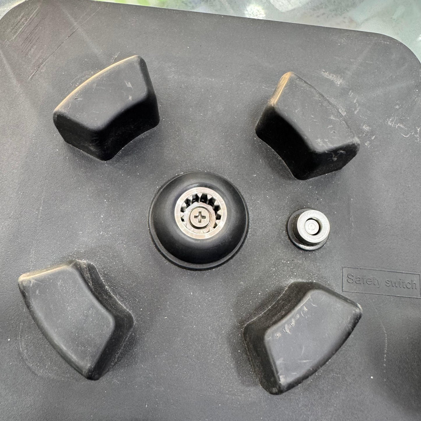 Soundproof digital commercial blender