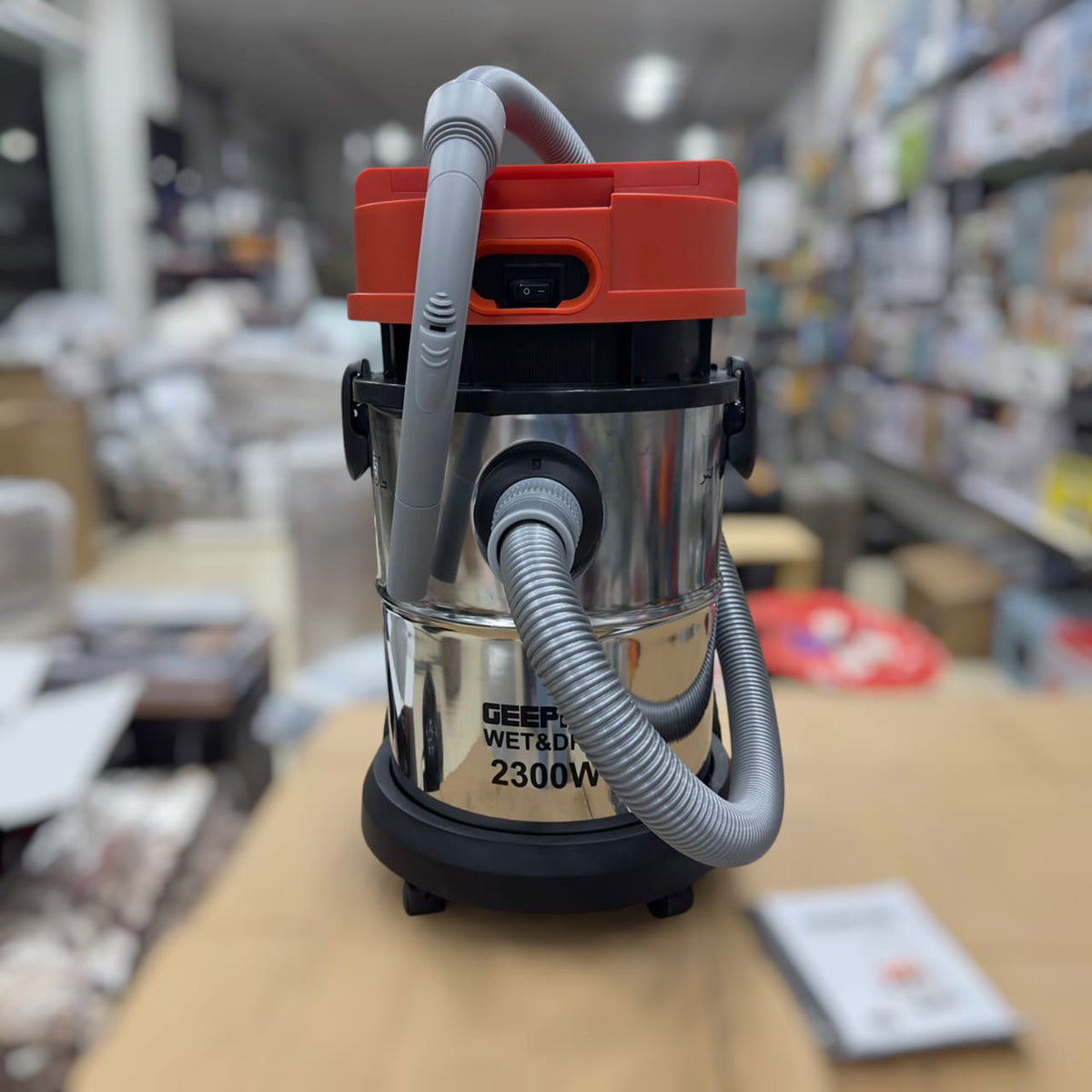 Geepas 25L Dry Vacuum Cleaner & Blower GVC 19011