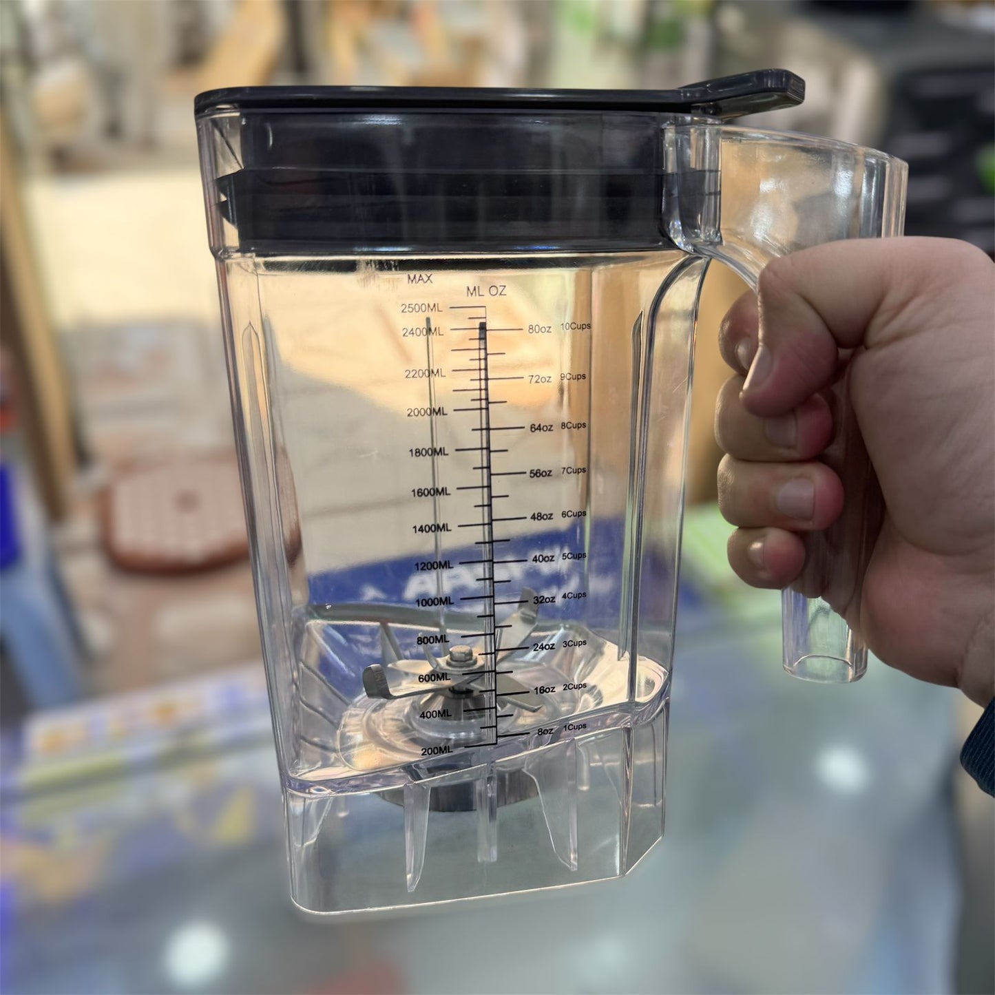 Soundproof digital commercial blender