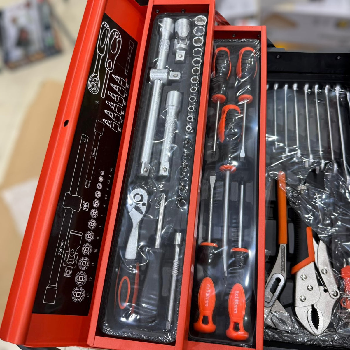 85pcs Tool Set With Metal Box