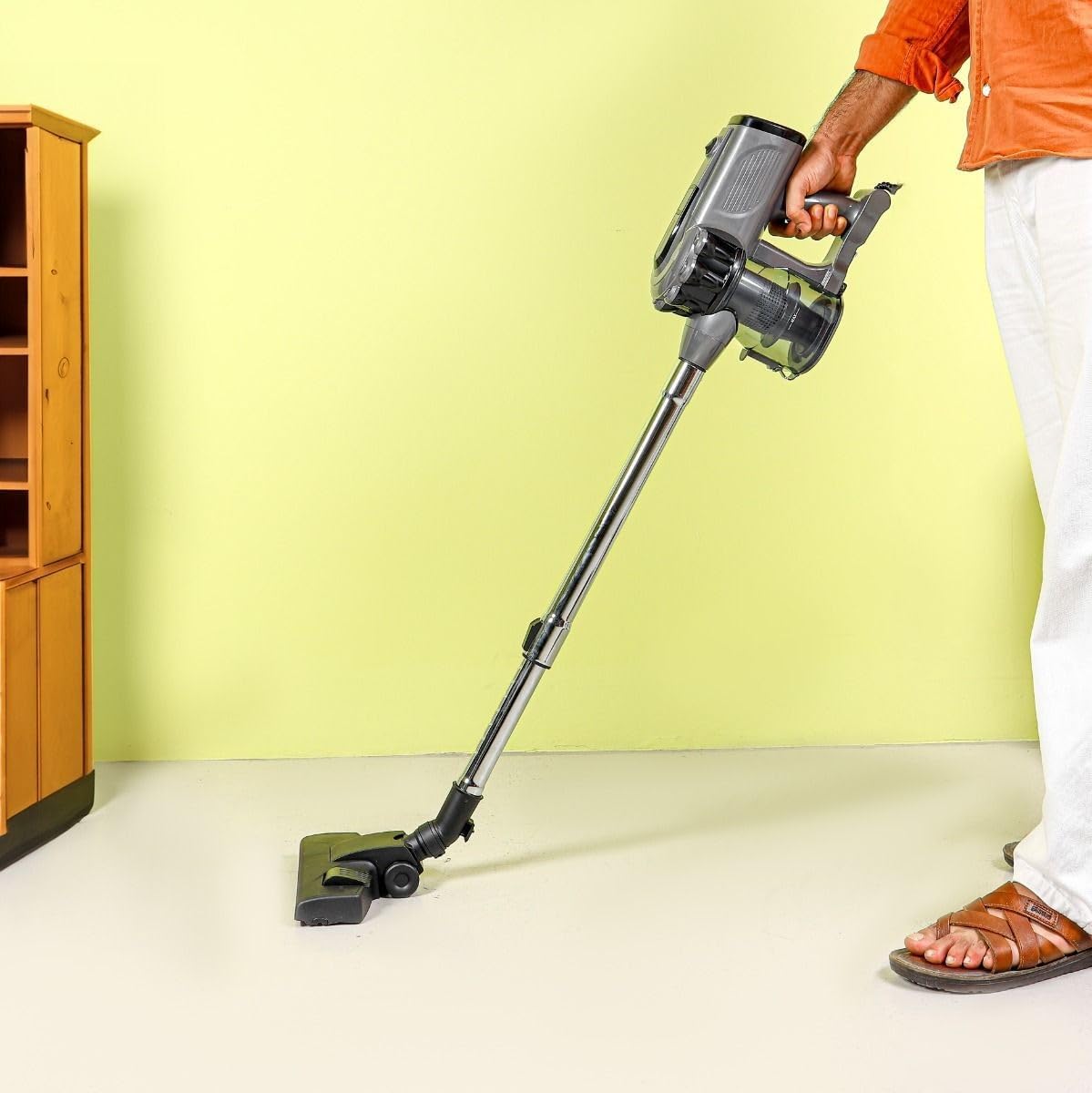 Geepas 2 in 1 corded stick vacuum cleaner GVC 19036