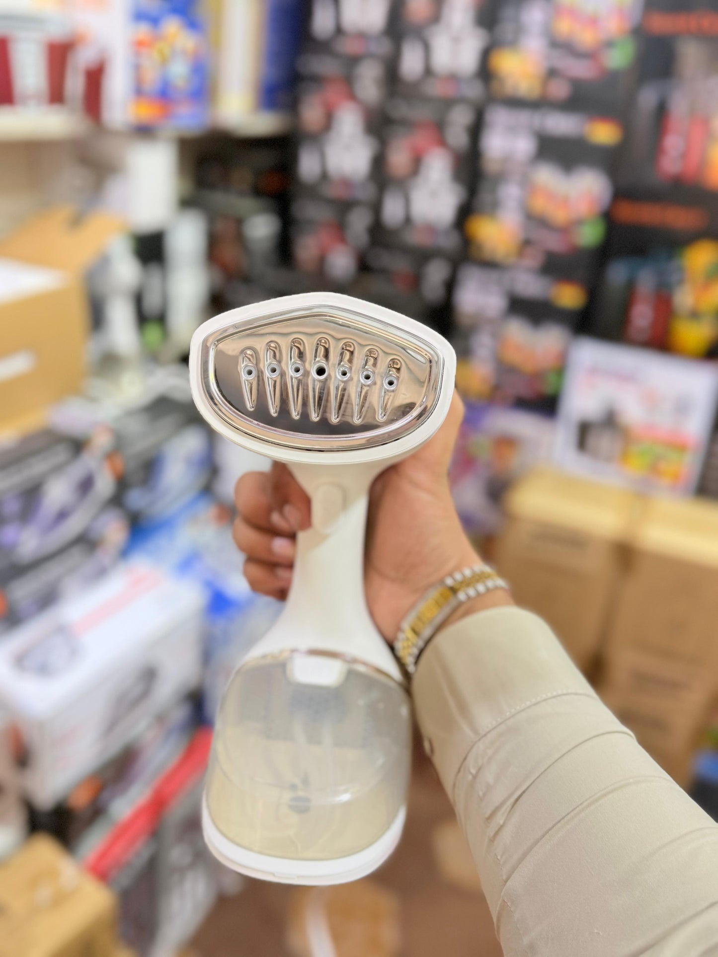 Hand held garment steamer