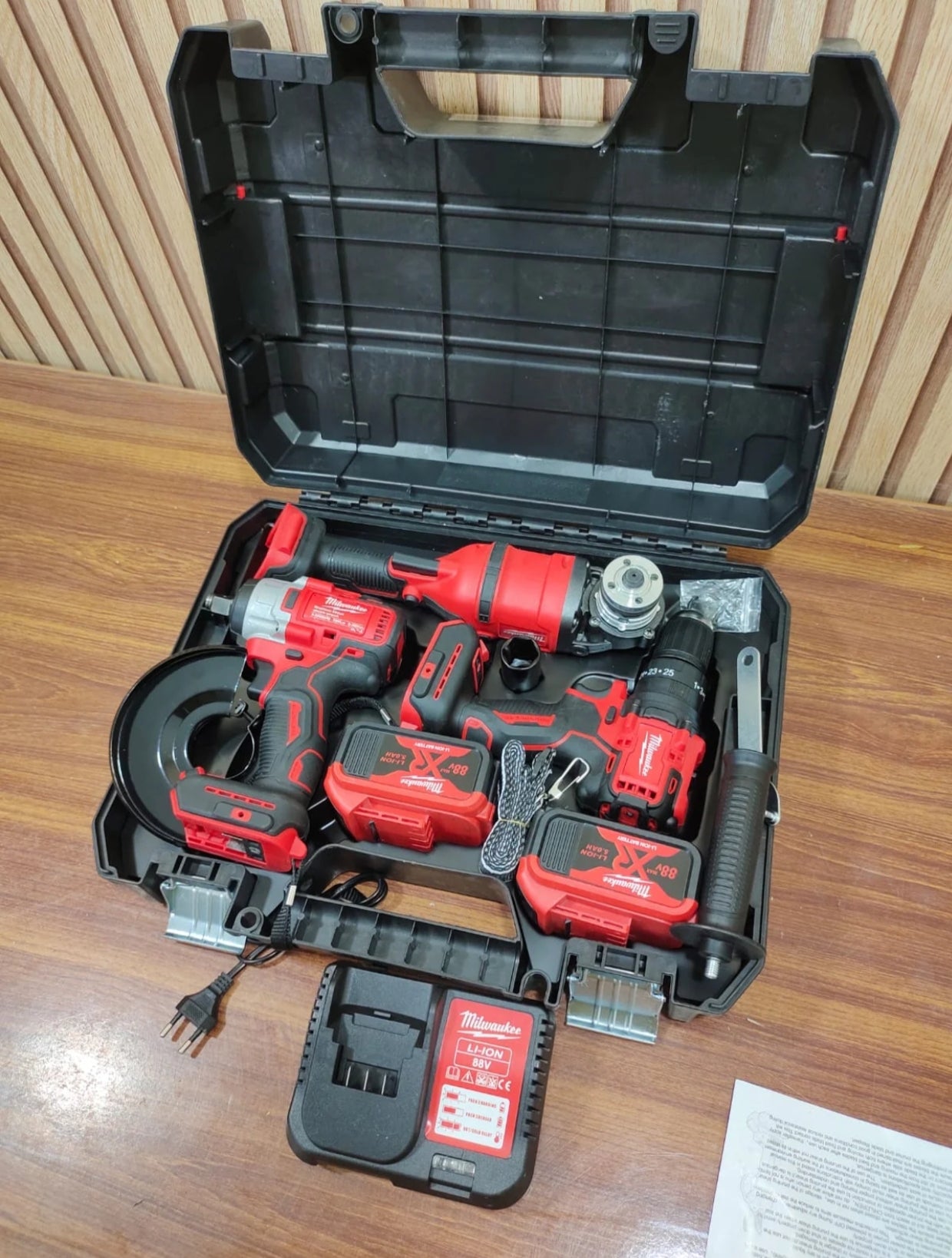 Original Milwaukee 3 in 1 drill machine set (Not original)