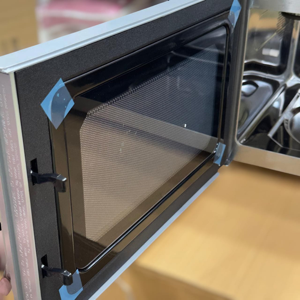 Geepas 30L Microwave Oven 2706