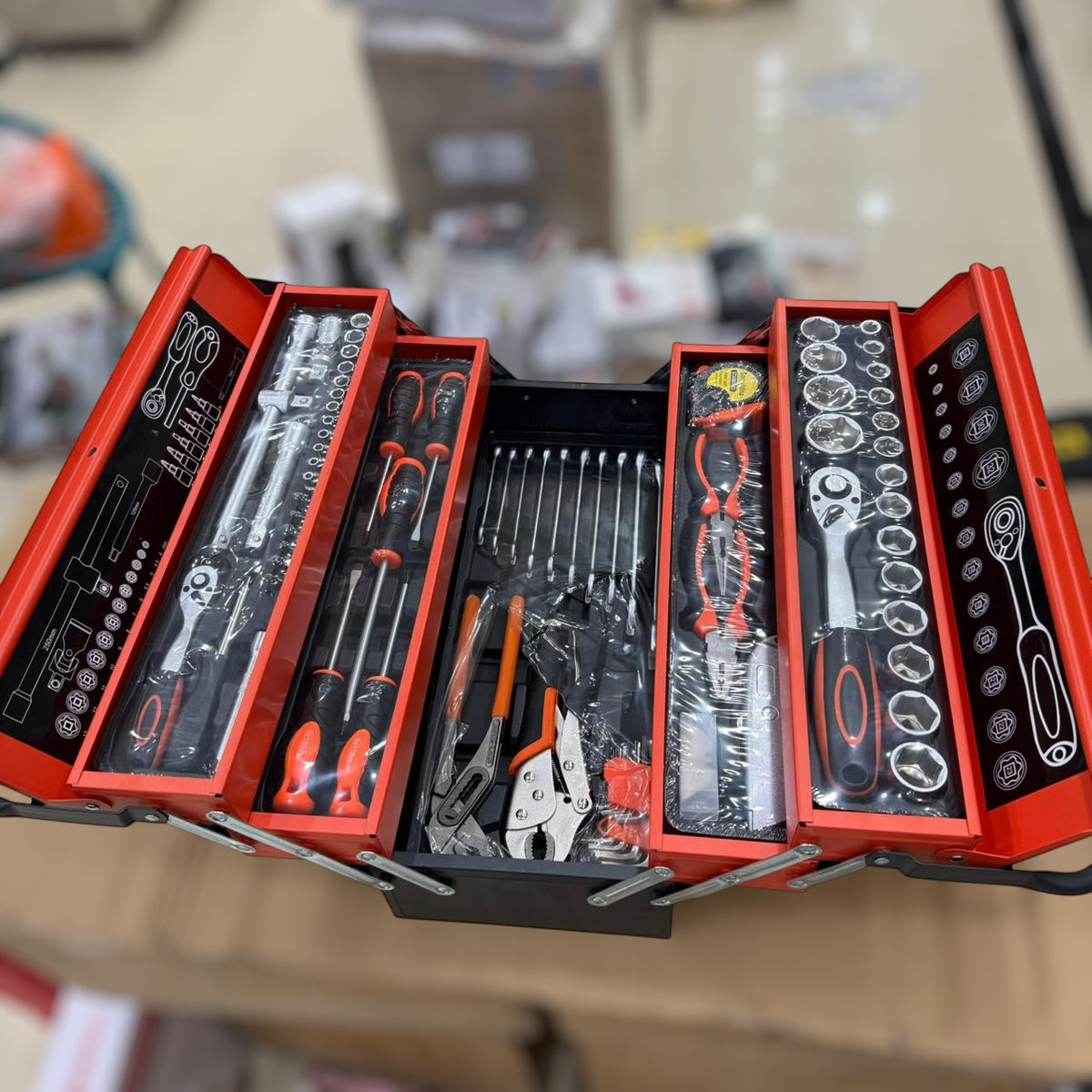 85pcs Tool Set With Metal Box