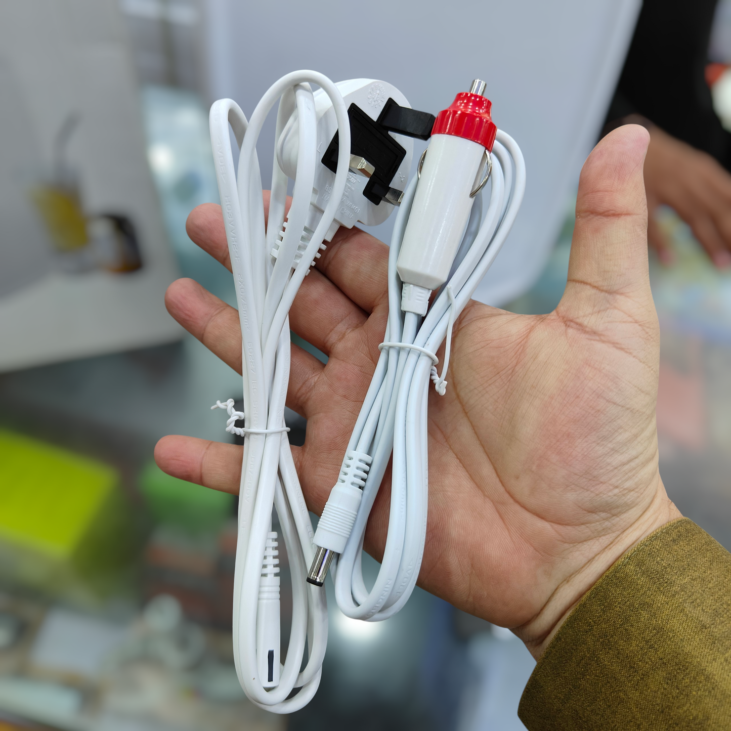 Geepas mini fridge 12v & 220w