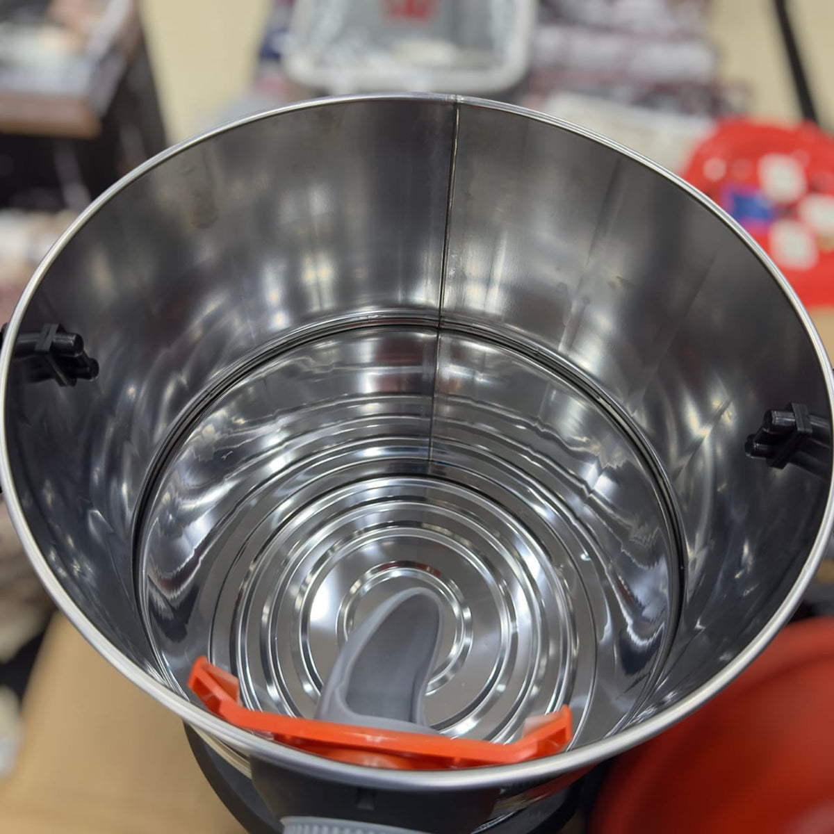 Geepas 25L Dry Vacuum Cleaner & Blower GVC 19011