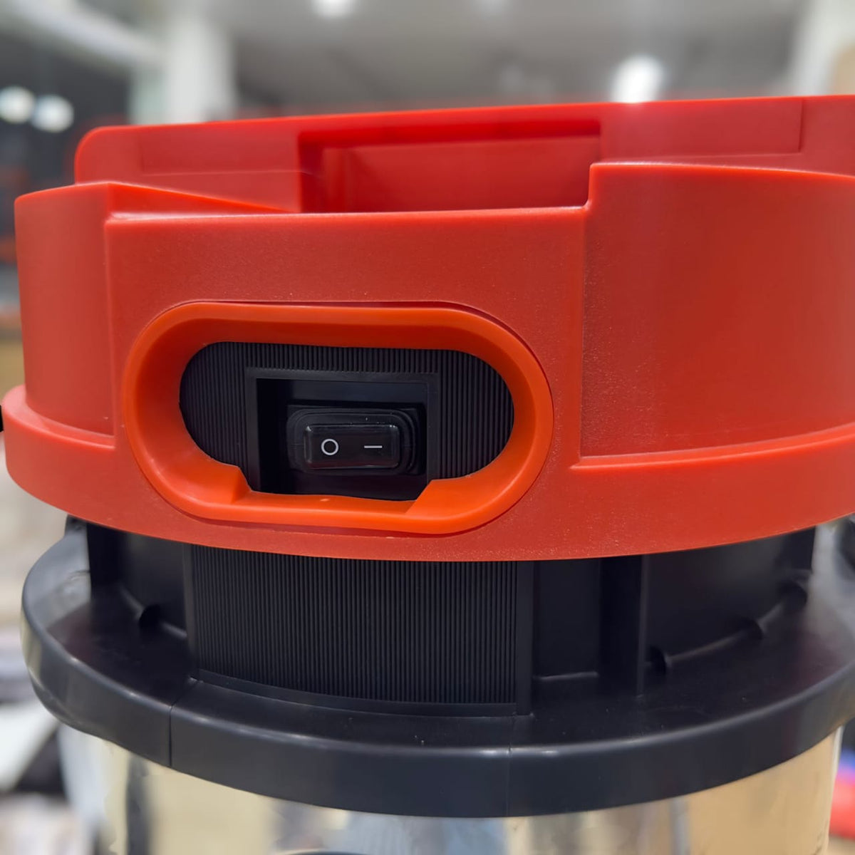 Geepas 25L Dry Vacuum Cleaner & Blower GVC 19011