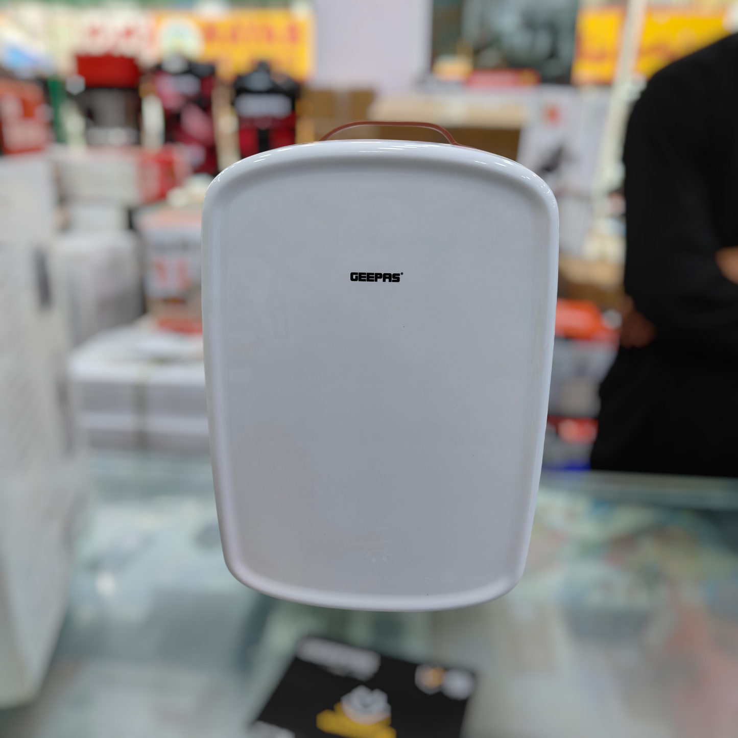 Geepas mini fridge 12v & 220w