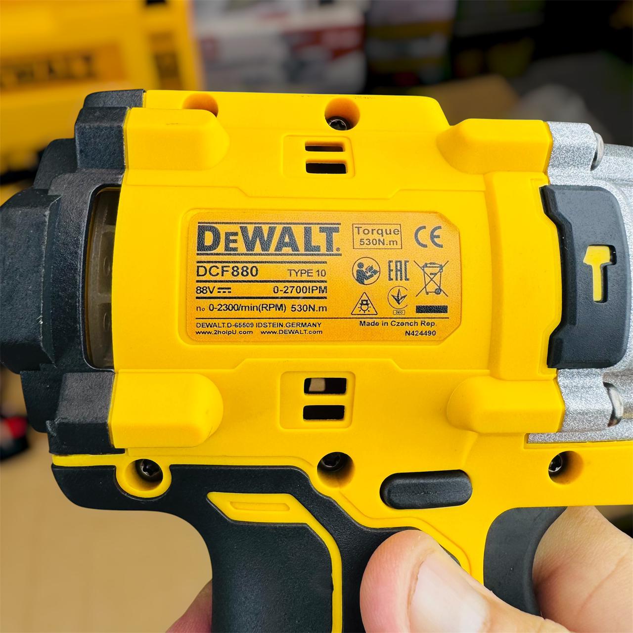 Dewalt 2 in 1 drill & impact wench with tools 20V ( made in CZECH REPULIC )